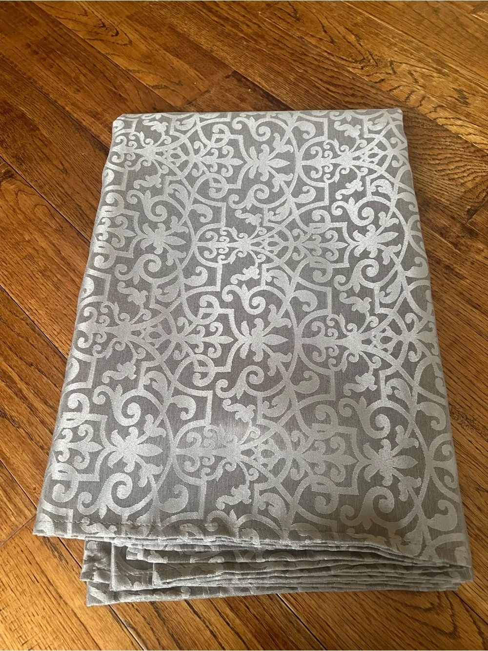 Royal Velvet Tablecloth Rectangular Damask Taupe Platinum 60” x 84”